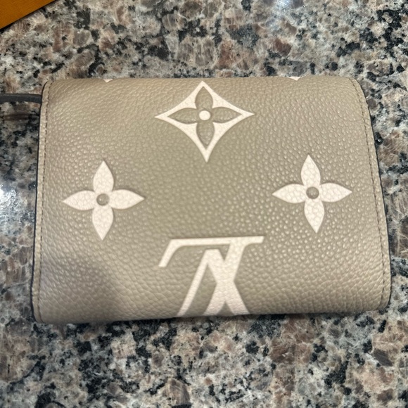 Louis Vuitton monogram empreinte leather victorine wallet - Picture 7 of 12